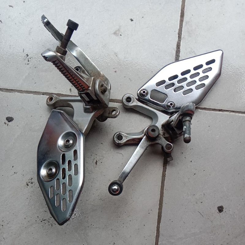 foot step depan yamaha r 25