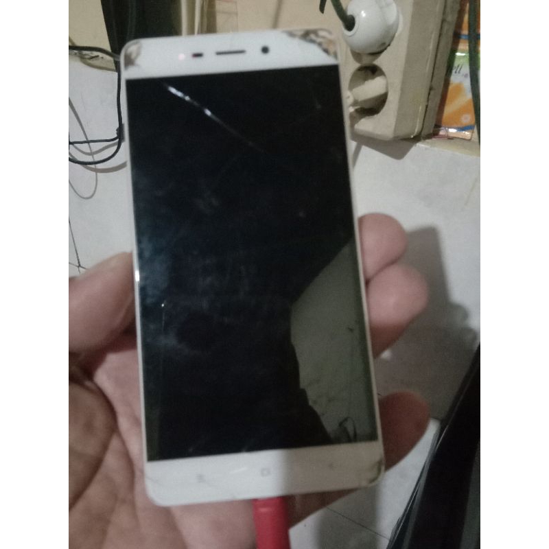 Hp redmi 4prada ram 3/32 di cas cuma kedip² seperti di fidio agap sj mati