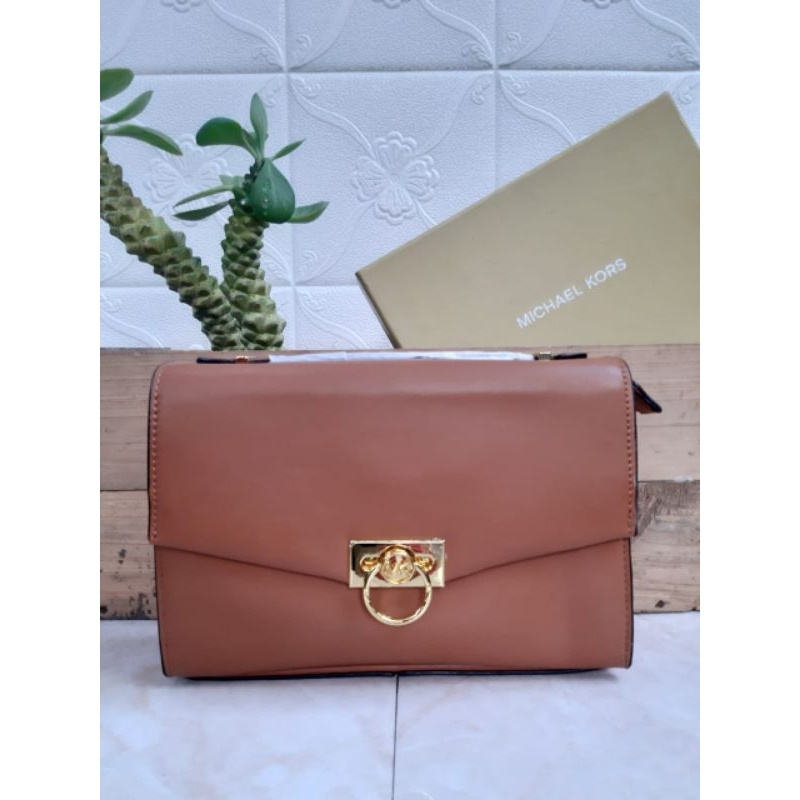 (Microchip) MK Hendrix Messenger Crossbody