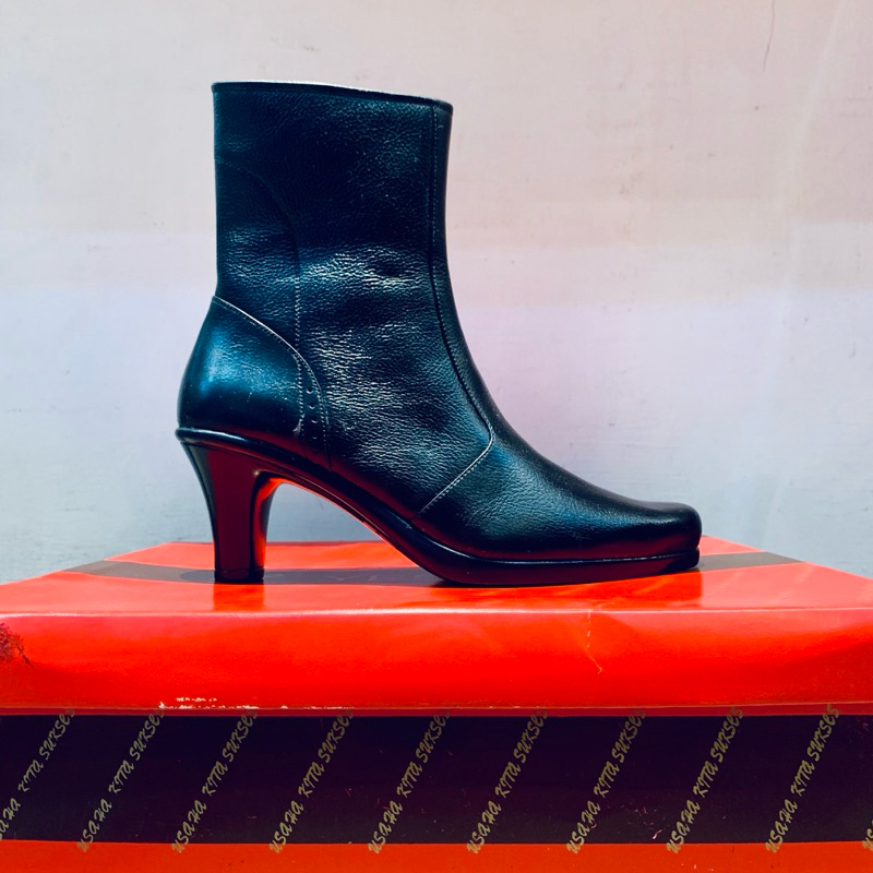 Sepatu Boots Wanita / Sepatu Kantor YENIFREE - B-004 (Sepatu Pantofel Wanita)