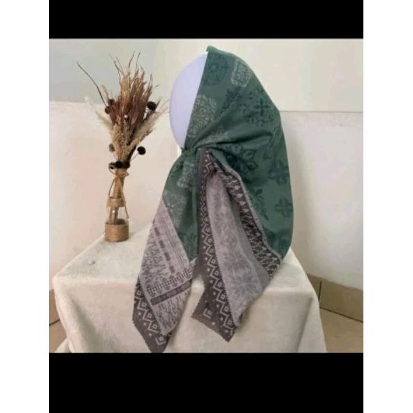 Hijab Voal Motif Warna Hijau