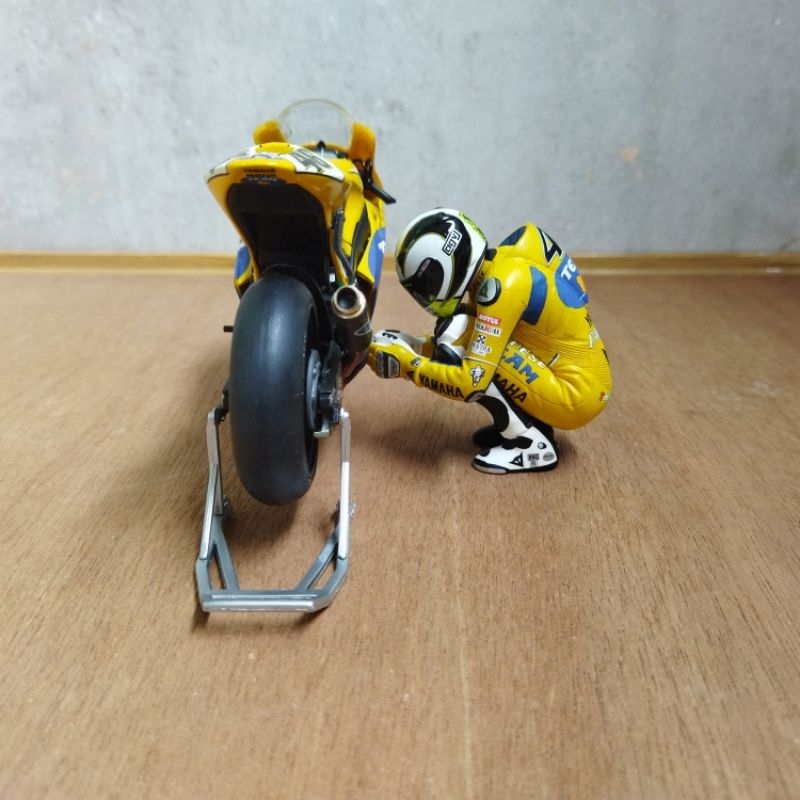 Valentino Rossi 1:12 2006 Yamaha YZR-M1 Team