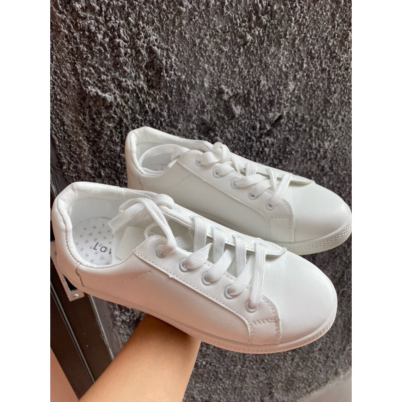 PRELOVED SEPATU LAVIOLA PUTIH