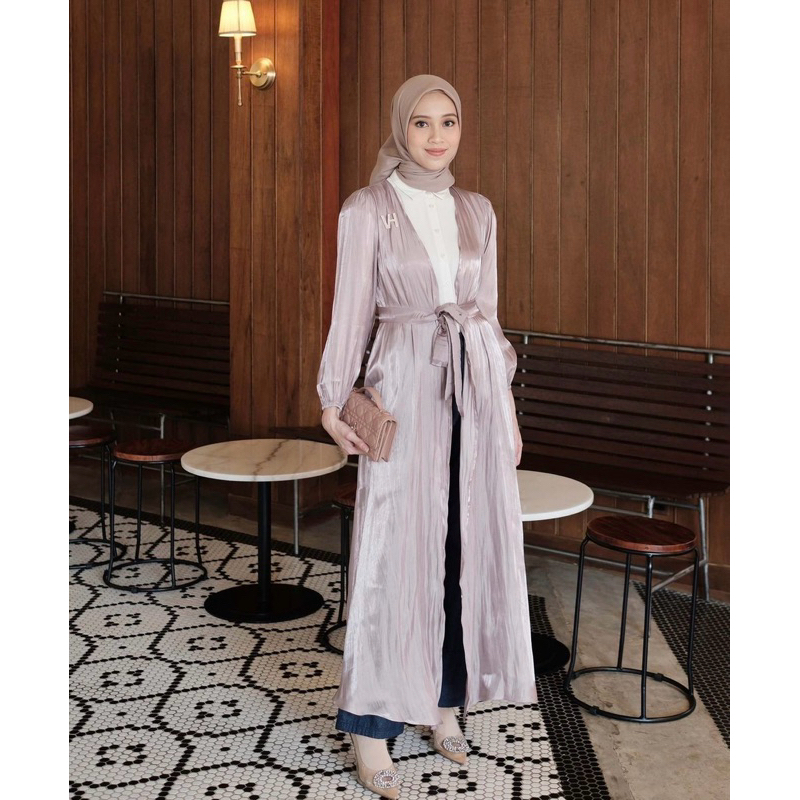 PRELOVED Shimmer Dress Outer White Dove size L/XL by Vanilla Hijab