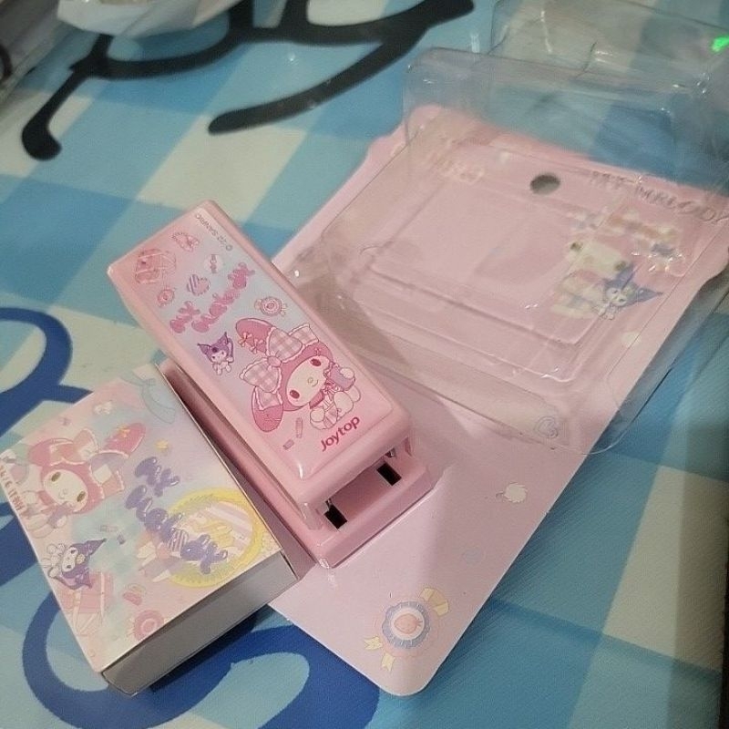 

(snowandbelle) staples sanrio