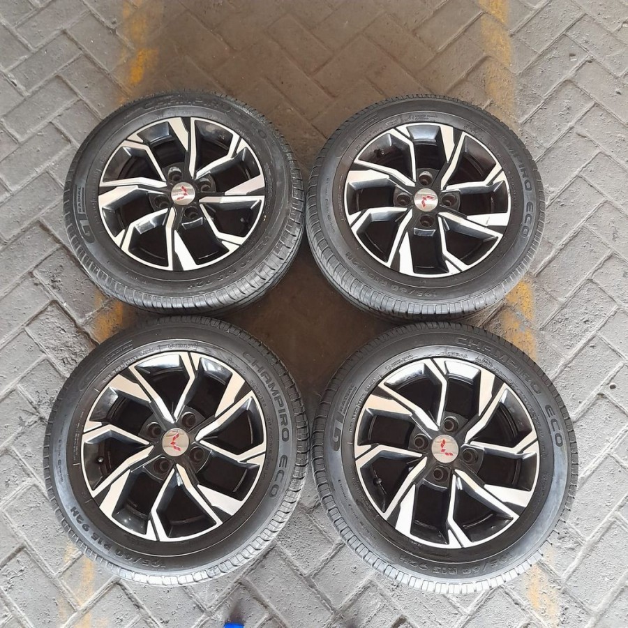Velg Mobil Bekas Ring 15 Baut 4 STD WULING CONFERO R15X6 H4X114,3 ET39 BAN 195 60 R15
