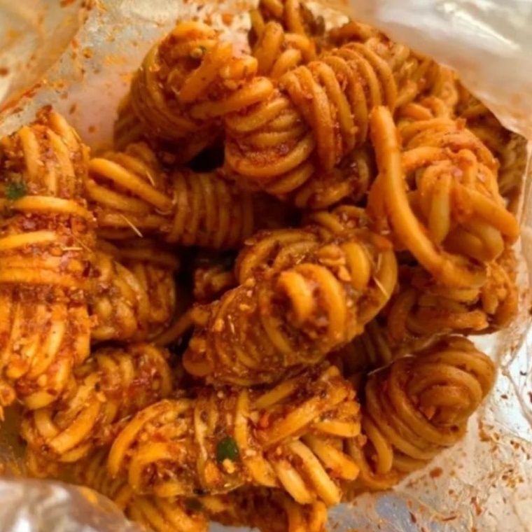 

[KODE RHFZD] MIE GULUNG KRIUK RENYAH BUMBU MELIMPAH ISI 500gram