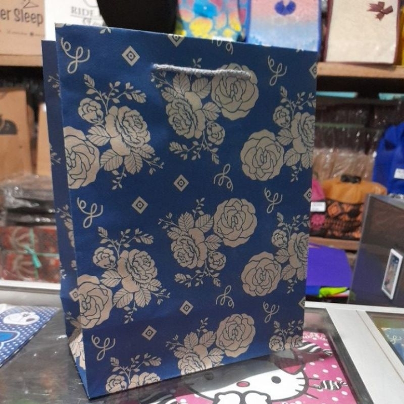 

paperbag bunga motif (20×10×25) isi 12 pc