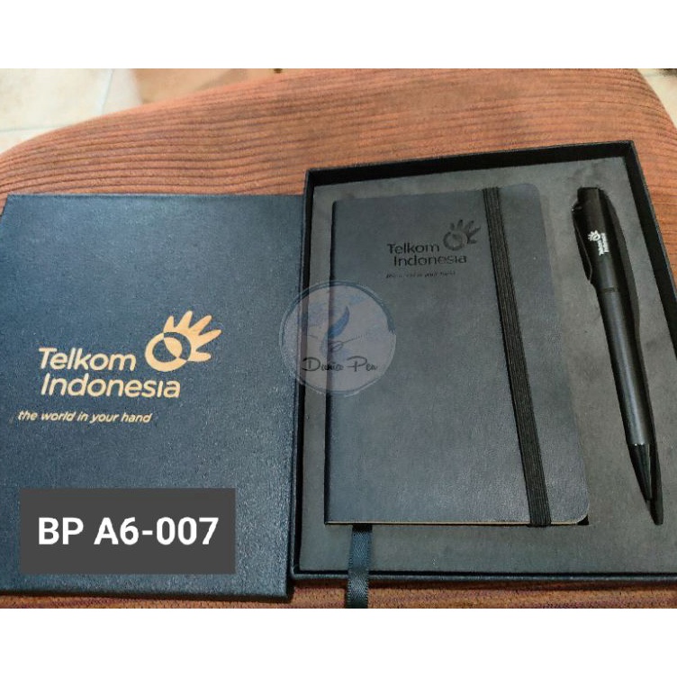 

Murah Giftset Elegan Pulpen metal dan Notes A6, Souvenir Promosi, Kado dan Hadiah Acara Hampers