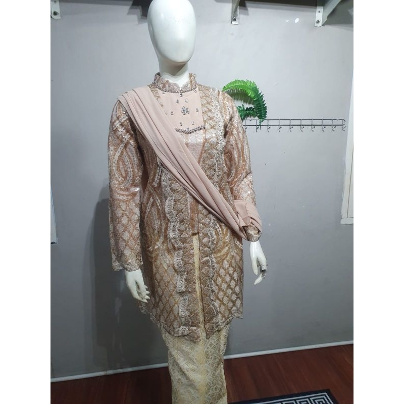 Set kebaya Dynasti/ kebaya Wisuda/ Kebaya pesta/ Kebaya kondangan/Kebaya Cantik