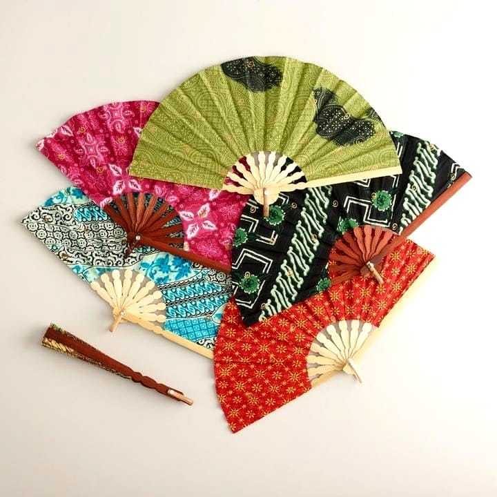 KIPAS TANGAN LIPAT KAYU / KIPAS MOTIF / KIPAS KAYU SOUVENIR / KIPAS MURAH / KIPAS BATIK