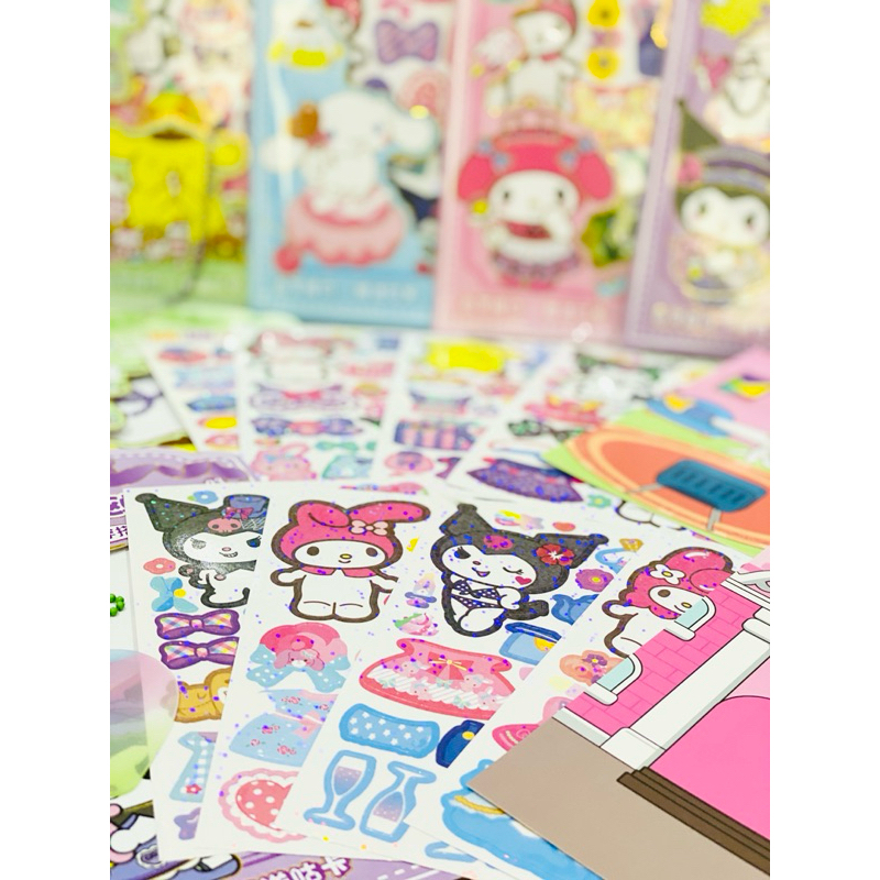 

AJS Sticker sanrio 4 lembar free gantungan /Sticker dress up holo /sticker dress up sanRio /sticker ganti baju / sticker hologram / sticker holo ST78