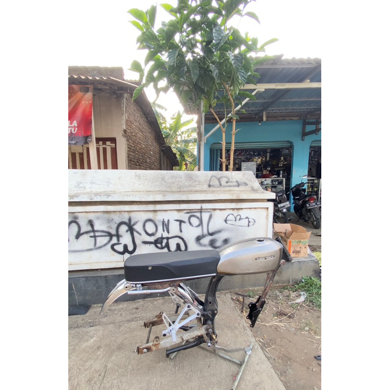 BODY SET TATANAN CB DAN GL100 1 RANGKA 2 BODY