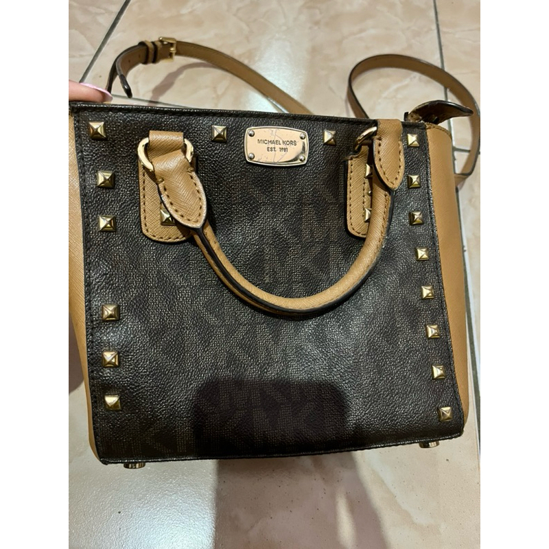 michael kors sling bag