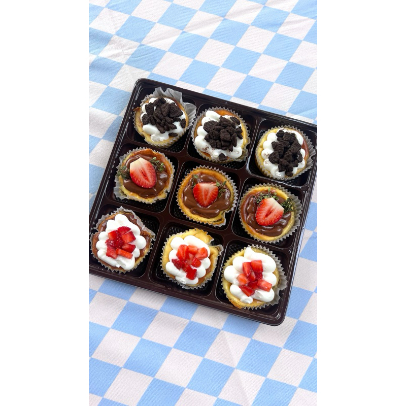 

Mini Burnt Cheesecake with Toppings