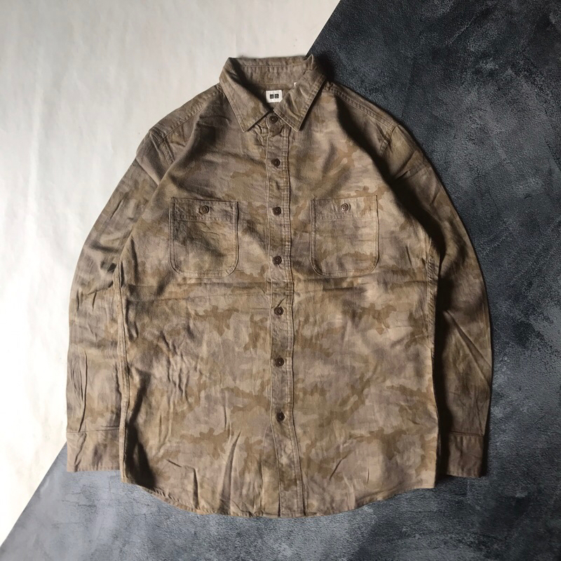 Uniqlo camo shirt flanel