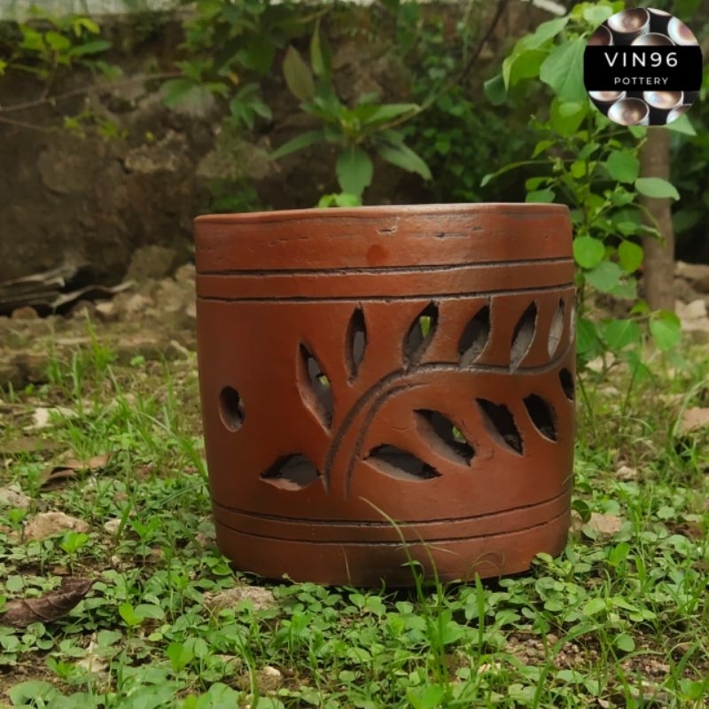 pot anggrek gerabah tanah liat