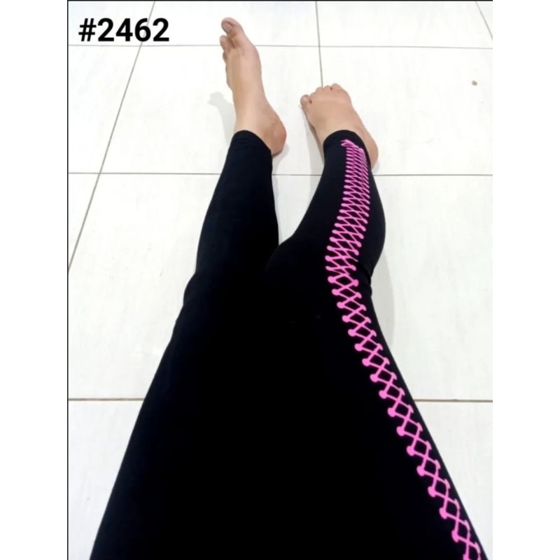 CelanaLeggingHitamGarisWanita