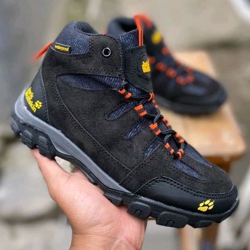 sepatu gunung jack wolfskin sepatu gunung waterproof sepatu hiking // tracking // sepatu gunung BNIB