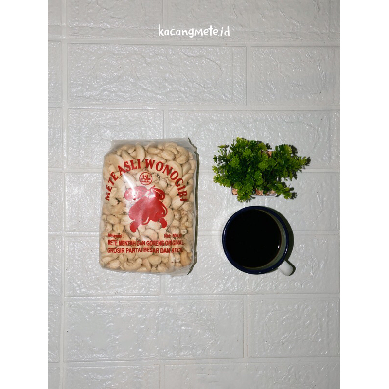 

Kacang Mete Premium Original 500gram ( Belum Digoreng)