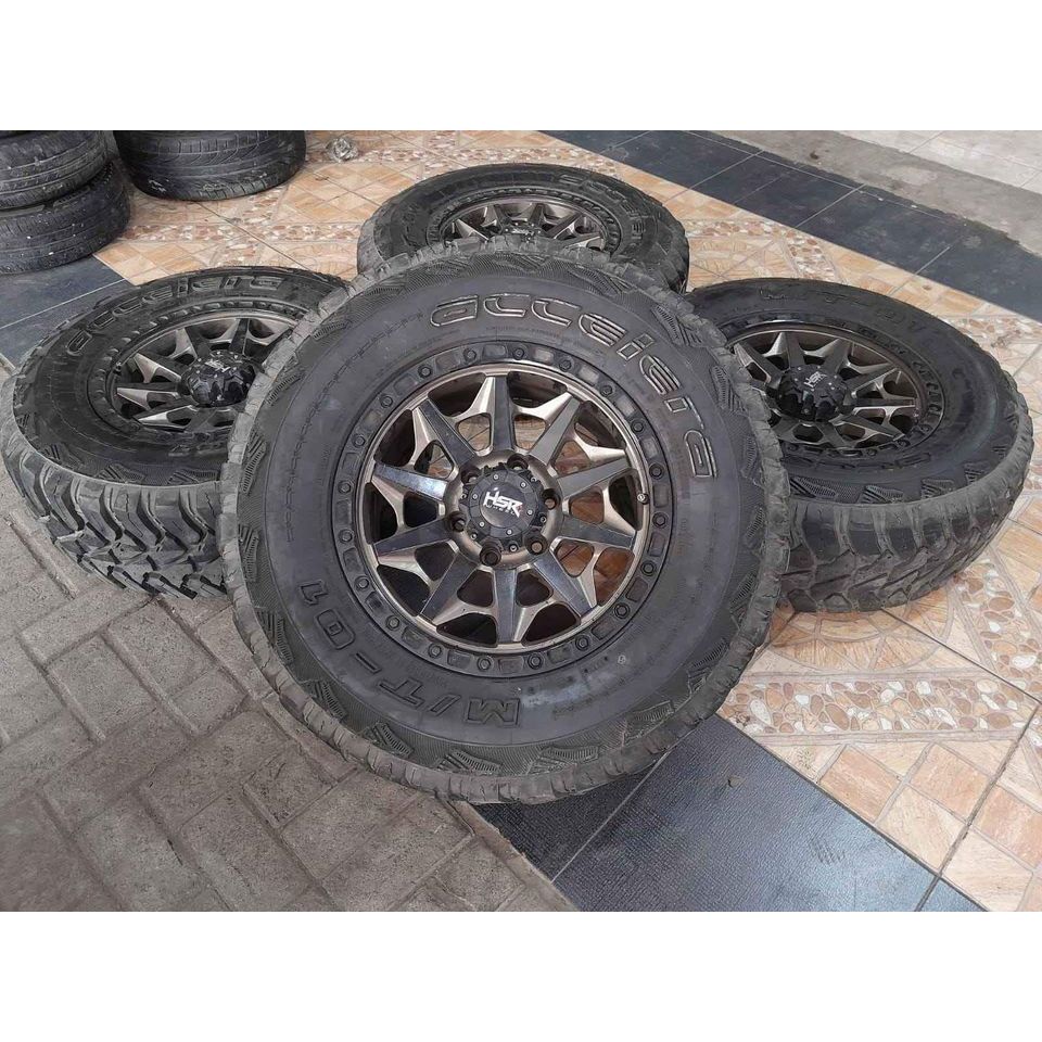 velg mobil bekas hilux ring 17x8,5 6x139 et20 + ban 285 70 cocok pajero,fortuner,triton