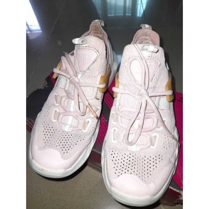 Sepatu Skechers DLTA preloved