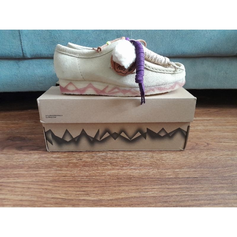 Sepatu Pria Clarks Wallabee x Aries Maple Combi