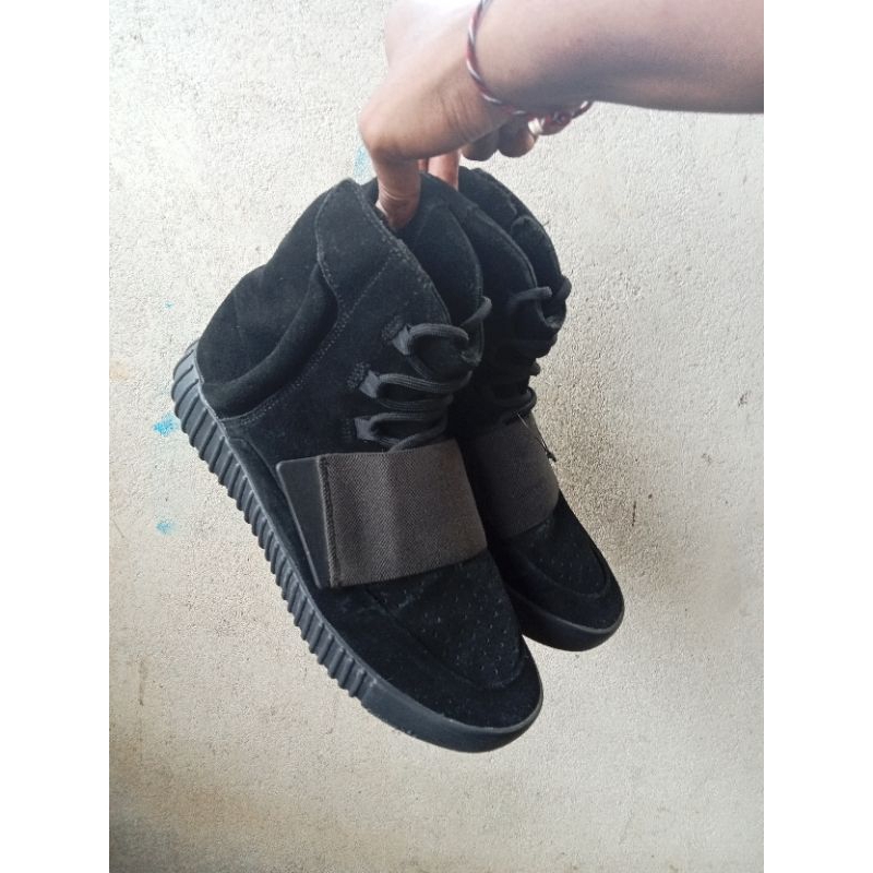 Sepatu Sneakers Adidas Yeezy boost 750 triple black authentic legit