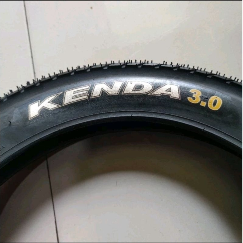 BAN LUAR SEPEDA BMX UKURAN 20 X 3.0 KENDA