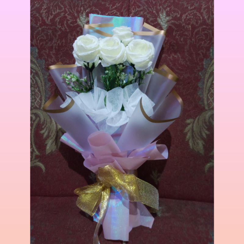 bucket bunga wisuda cantik