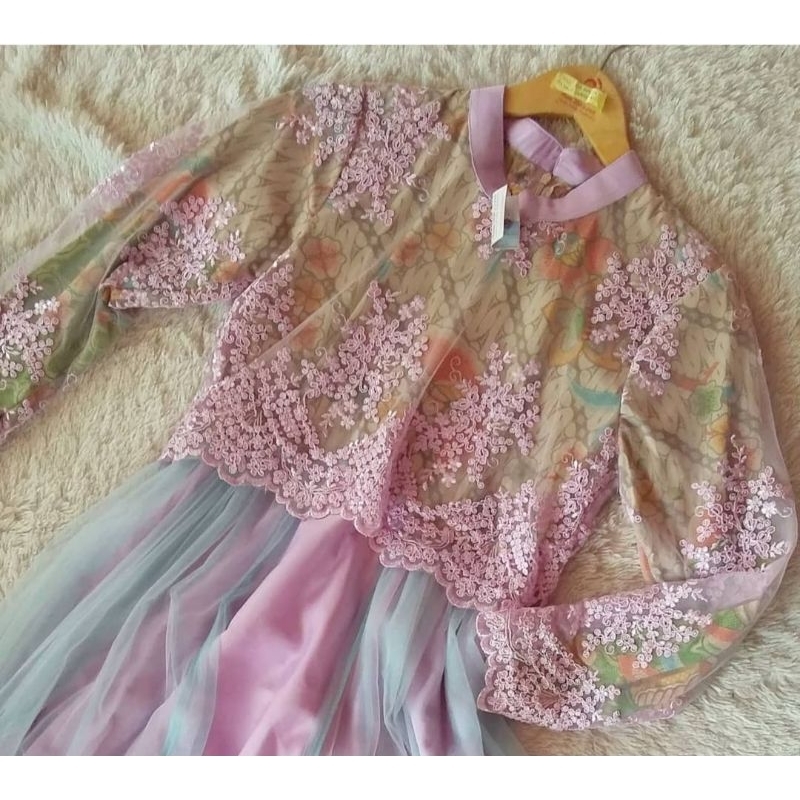 PRELOVED DRESS BROKAT-BATIK by dearmecca