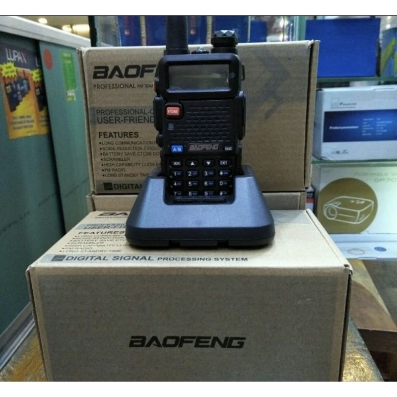 HT Baofeng UV-5R (Frekuensi UHV & VHF) FM Radio