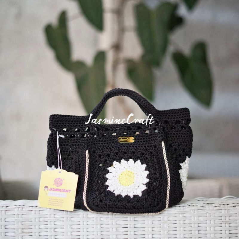 TAS RAJUT GRANNY SQUARE WARNA DOMINAN HITAM