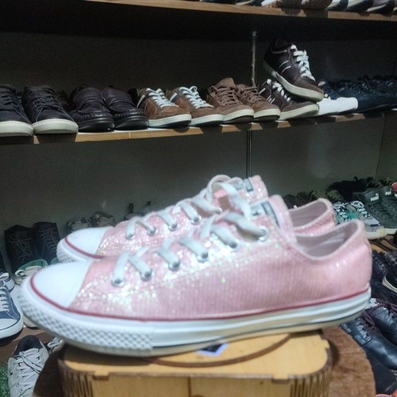 Converse pink
