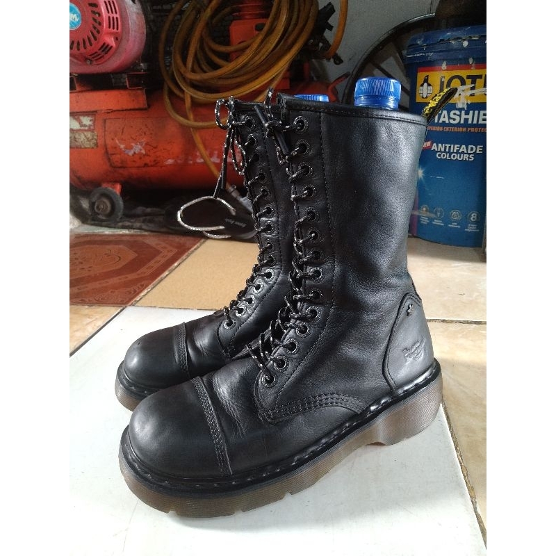 dr martens 14 hole zipper