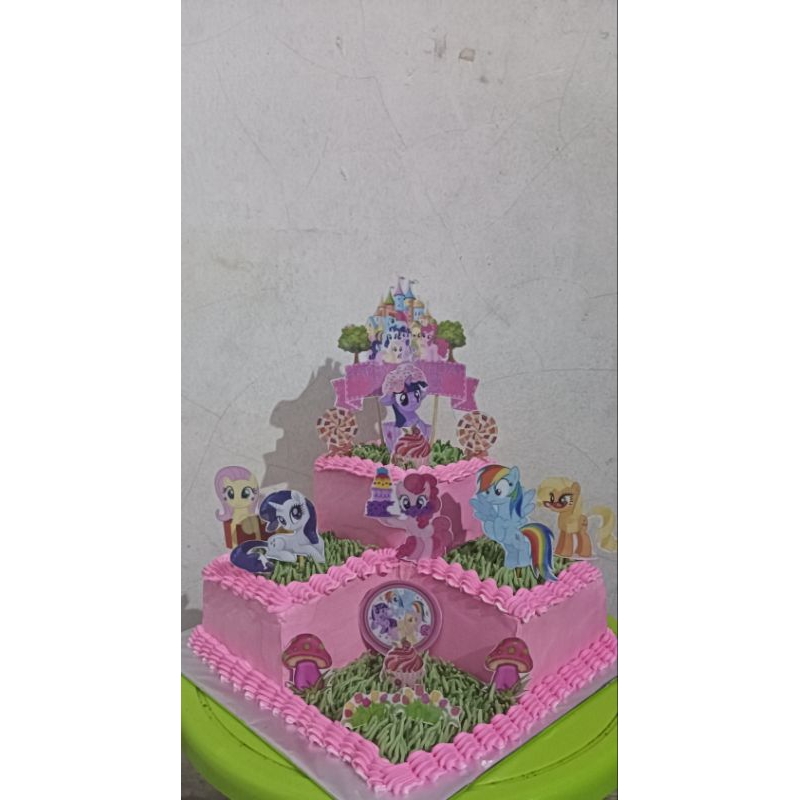 

CAKE ULANG TAHUN / KUE ULANG TAHUN KARAKTER KUDA PONI TINGKAT