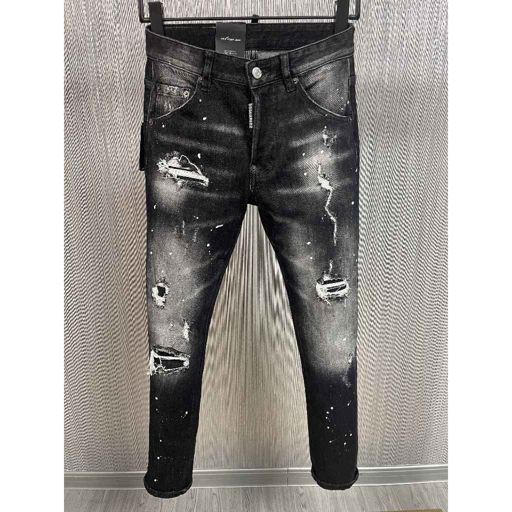 Foto asli jeans pria DSQUARED2, retro hitam, tertekan, serbaguna, robek, jeans berceceran cat, merek