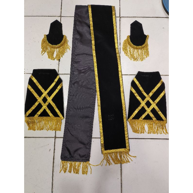 1 set perlengkapan drumband