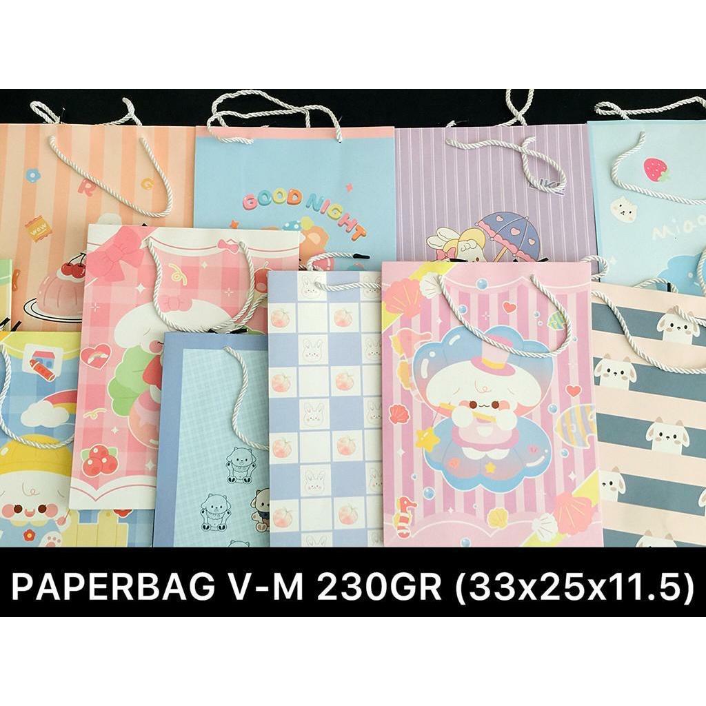 

AS888 - Paper Bag Vertikal 230 Gr / Tas Kado Karton Premium Dengan Tali Nilon Ukuran M