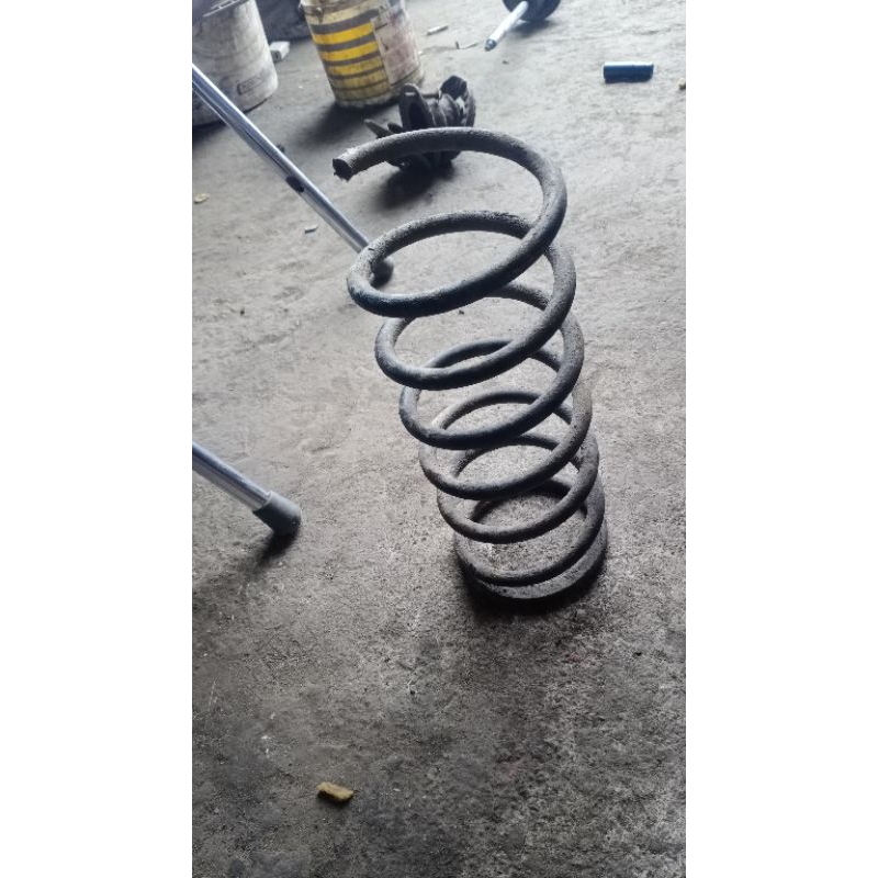 per depan Ford laser