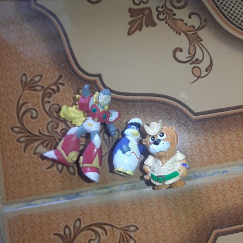 mainan / figure megaman astroboy dan singa