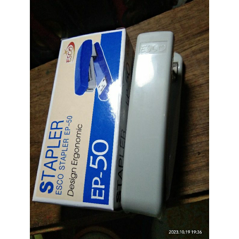 

Staples esco HD10