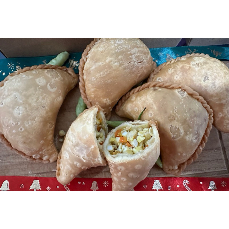 

isi 10 PASTEL BANJAR ayam telor wortel