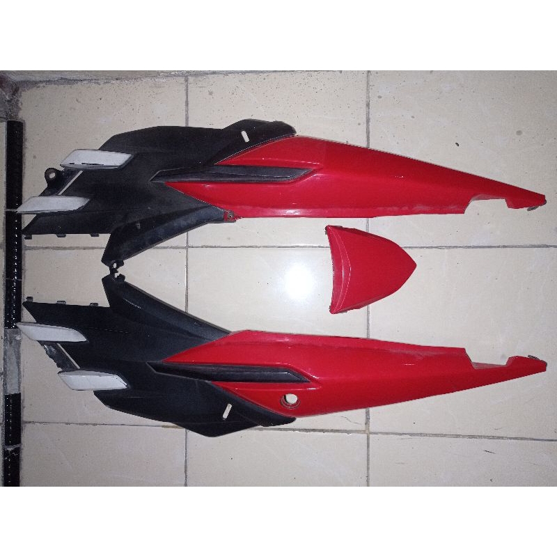 body belakang cs1 warna merah