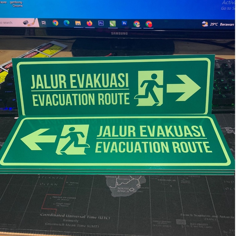 

Special Edition Sign Jalur evakuasi 2 bahasa glow in the dark ukuran 1cm x 3cm 8VW