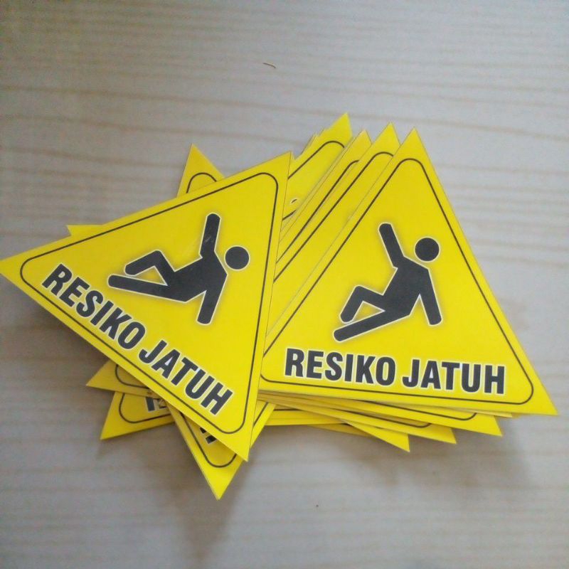 

stiker segitiga resiko jatuh