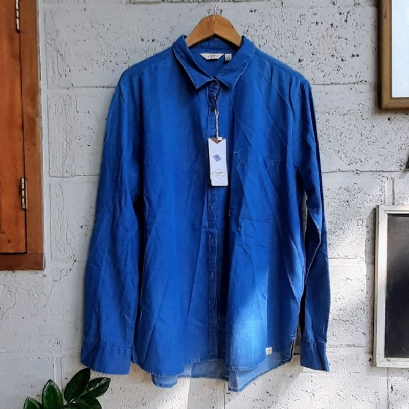 Lee Cooper Kemeja Denim Jeans Shirt Unisex Pria Wanita size XL 68x58 Cm