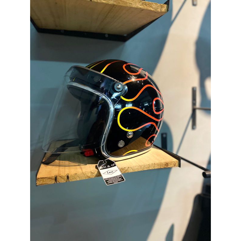 Helm Retro Clasik motif api