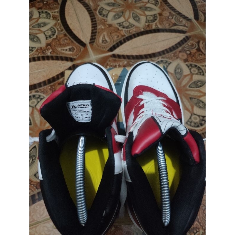 Sepatu Aerostreet