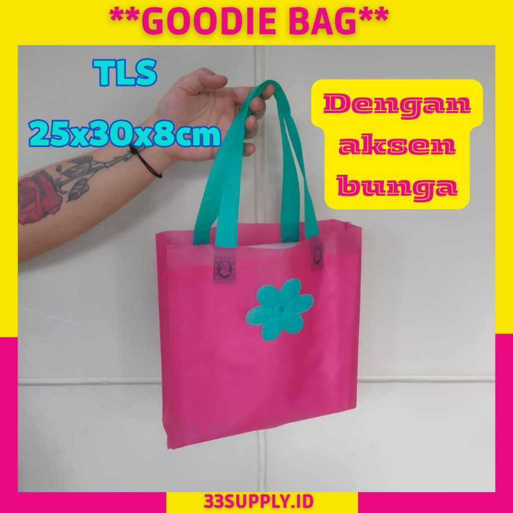 

Tas spunbond 25x30x8 / tas souvenir variasi bunga / tas spunbond tali lipat samping / tas ulang tahun / tas sembako / tas seminar / tas promosi / goodie bag / tas serbaguna